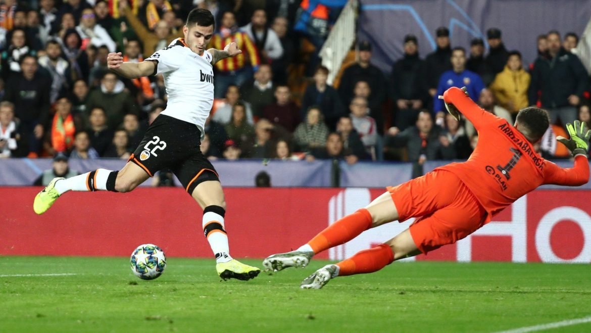 Everton swoop for Maxi Gomez could be shades of Sandro Ramirez